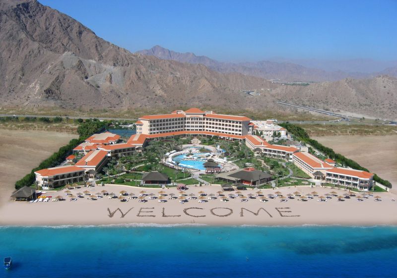 Посоветуйте отель с пляжем в Дубае.
