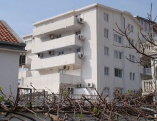 Building of the hotel Apartments Azzuro 4* (Budva, Montenegro)